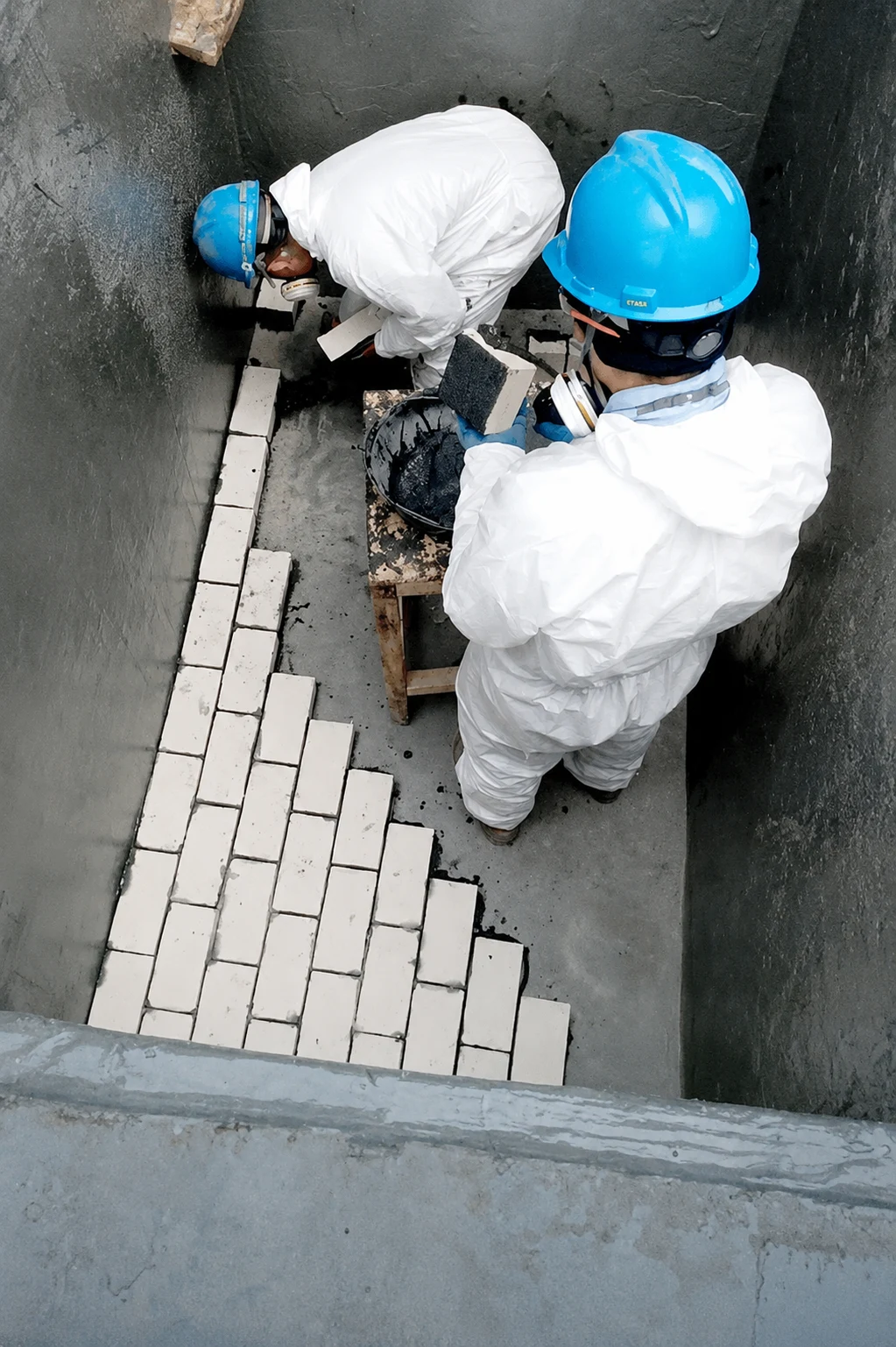 Acid-resistant masonry as an industrial anticorrosive lining.