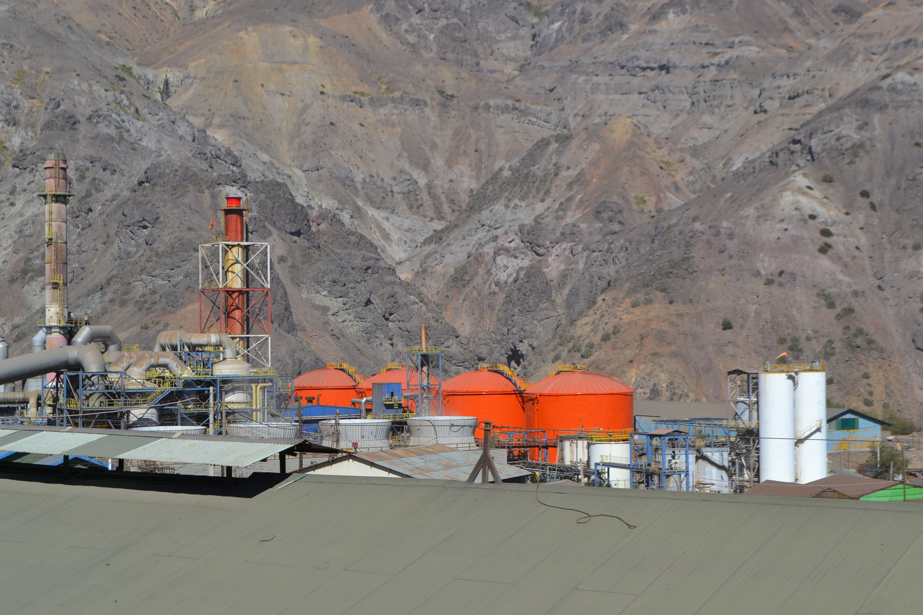 Industrial installation located in a mining environment.